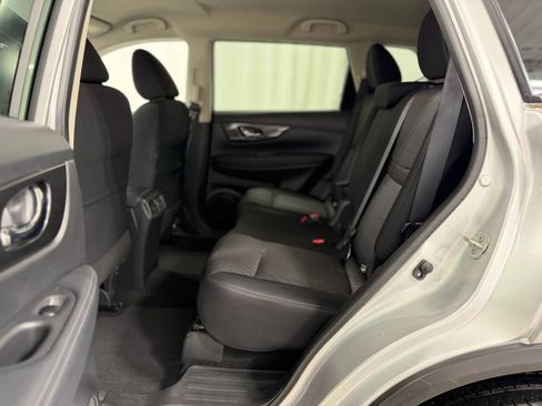 Used 2018 Nissan Rogue SV image 36