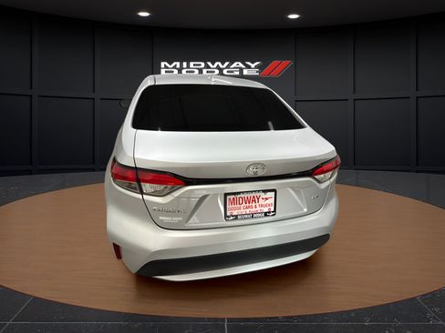 Used 2021 Toyota Corolla LE FWD image 6