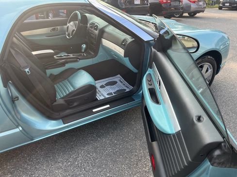 Used 2002 Ford Thunderbird Deluxe image 9