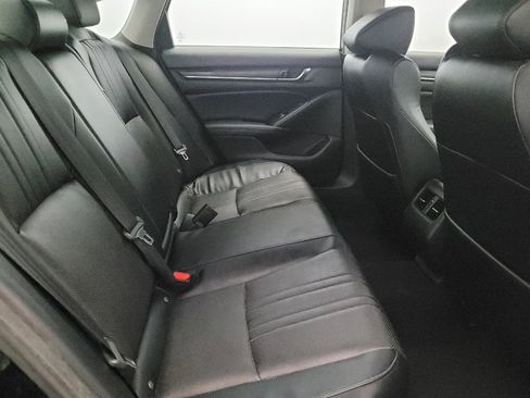 Used 2018 Honda Accord Touring image 19