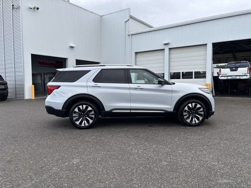 Used 2025 Ford Explorer Platinum w/ LUX Leather Package AWD/4WD image 8
