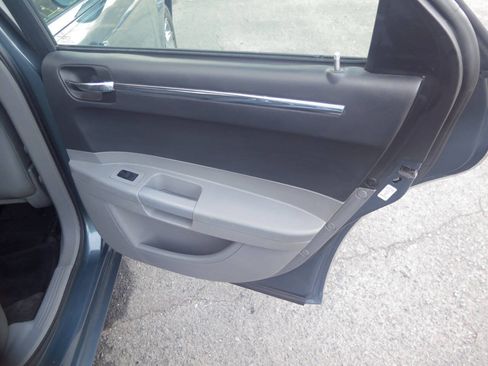 Used 2005 Chrysler 300 Touring RWD image 22