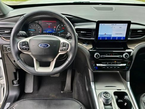 Used 2023 Ford Explorer Limited image 22
