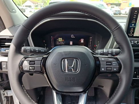 New 2026 Honda Pilot Touring image 9