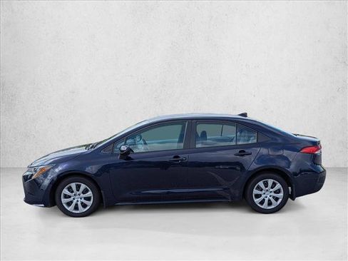 Used 2025 Toyota Corolla LE FWD image 5