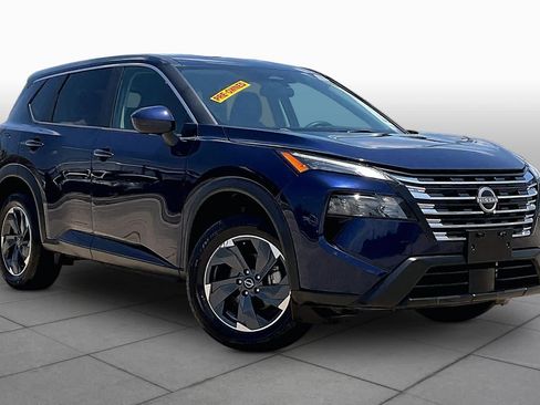 Used 2024 Nissan Rogue SV FWD image 3