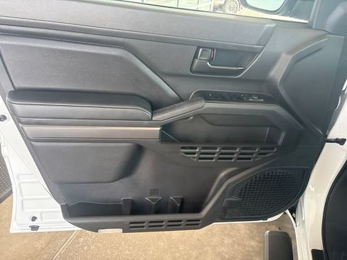 Used 2024 Toyota Tacoma SR5 AWD/4WD image 18