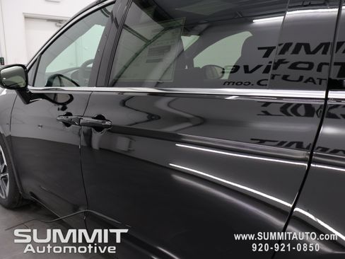 New 2027 Chrysler Pacifica Limited AWD/4WD image 39