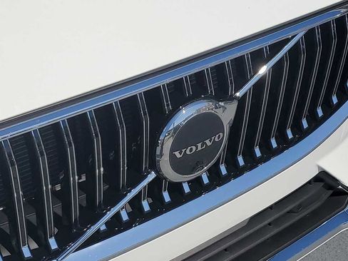 Used 2022 Volvo XC60 T8 Inscription Expression w/ Advanced Package image 11