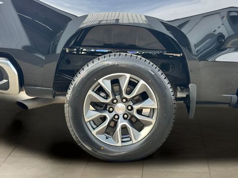 Used 2024 Chevrolet Silverado 1500 LT AWD/4WD image 42
