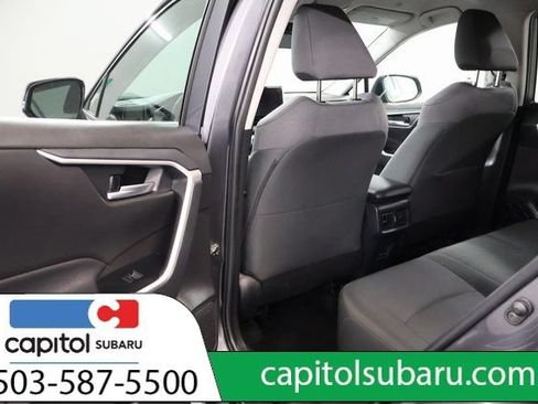 Used 2025 Toyota RAV4 XLE AWD/4WD image 30