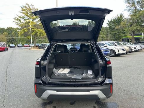 New 2025 Volkswagen Tiguan SE image 22