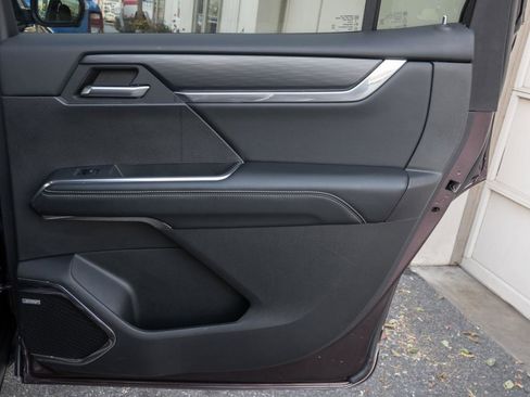 Used 2025 GMC Acadia Elevation image 33