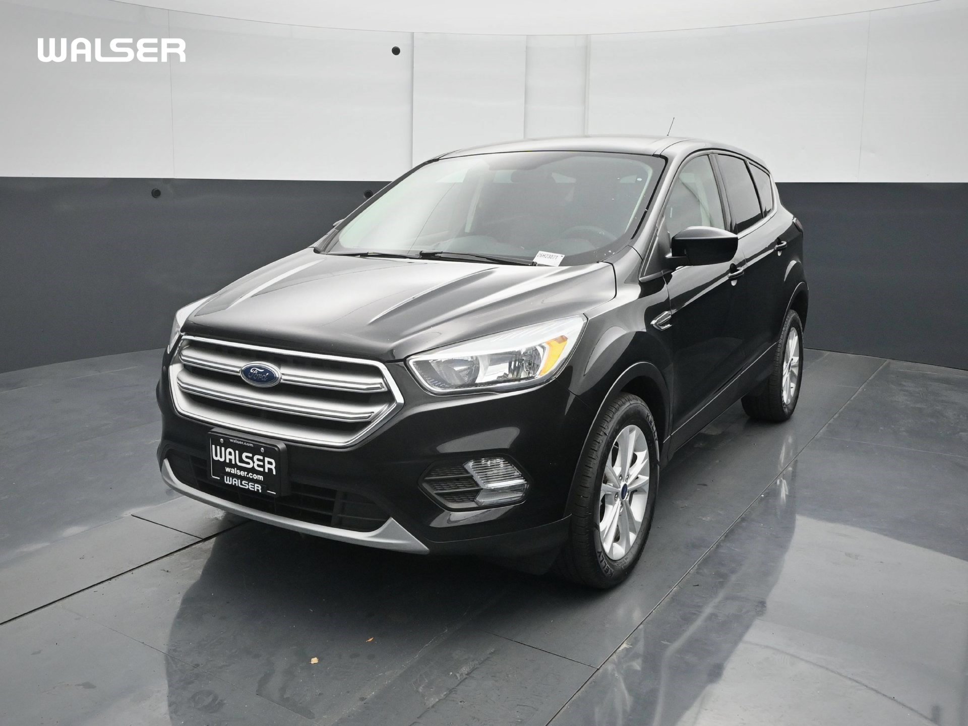 Used 2017 Ford Escape SE AWD/4WD image 1