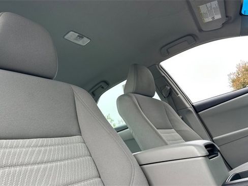 Used 2016 Toyota Camry LE image 18