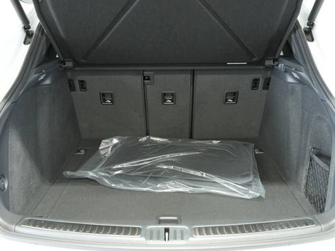 Certified 2025 Porsche Macan AWD/4WD image 28