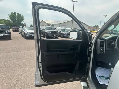 Used 2017 RAM 1500 Express RWD image 11