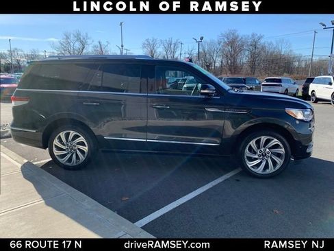 Used 2023 Lincoln Navigator Reserve image 9