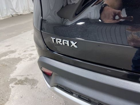 Used 2025 Chevrolet Trax LT w/ LT Convenience Package image 16