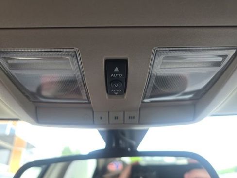Used 2006 Chrysler 300 SRT8 w/ SRT Option Group II RWD image 23