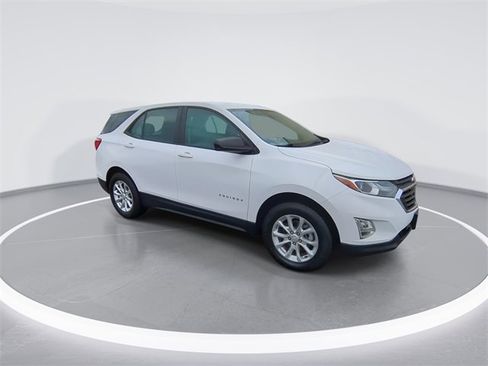 Used 2020 Chevrolet Equinox LS image 2