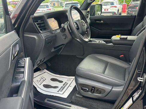 Used 2024 Lexus GX 550 w/ Accessory Package (31) image 12