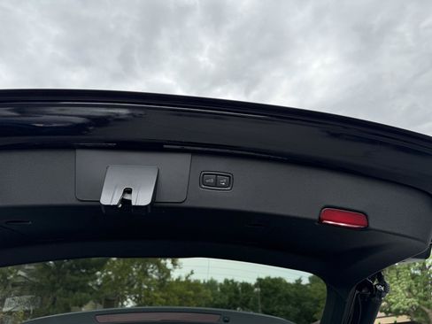 Used 2023 Porsche Cayenne w/ Premium Package AWD/4WD image 21