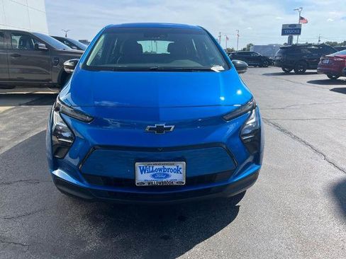 Used 2022 Chevrolet Bolt LT w/ Infotainment Package FWD image 2