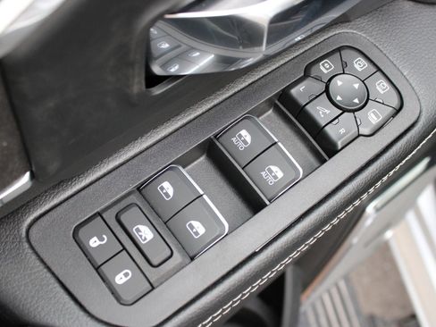 New 2026 RAM 3500 Laramie AWD/4WD image 17