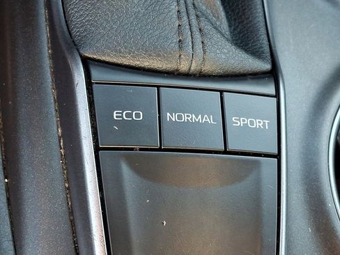 Used 2024 Toyota Camry SE image 21