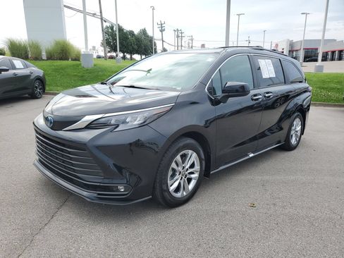 Certified 2025 Toyota Sienna XLE w/ XLE Plus Package AWD/4WD image 2