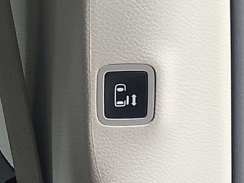 Used 2023 Chrysler Pacifica Limited FWD image 58
