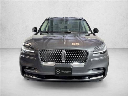 Used 2024 Lincoln Aviator AWD image 2