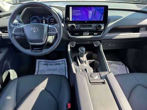 Used 2024 Toyota Grand Highlander AWD image 12