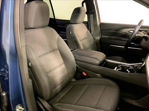 Used 2025 Chevrolet Traverse LT AWD/4WD image 7