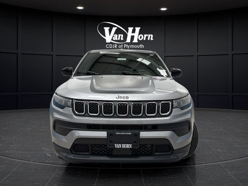 Used 2023 Jeep Compass Sport w/ Mopar Graphics Package AWD/4WD image 3