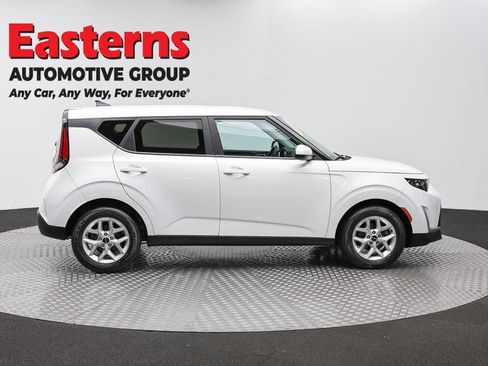 Used 2023 Kia Soul LX w/ Option Group 015 FWD image 4