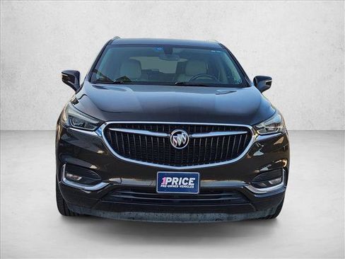 Used 2018 Buick Enclave Essence image 2