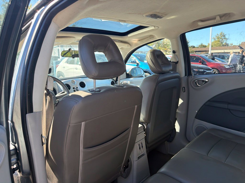 Used 2010 Chrysler PT Cruiser w/ Convenience Group FWD image 9