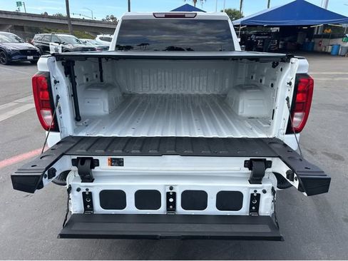 Used 2021 GMC Sierra 1500 Elevation w/ X31 Off-Road Package AWD/4WD image 19