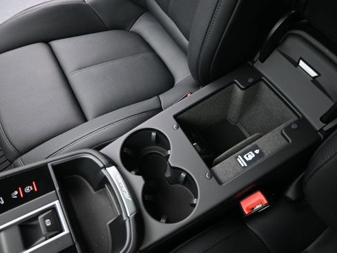 New 2025 Porsche Macan image 25