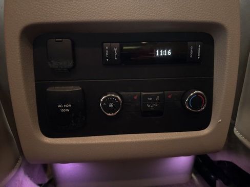 Used 2017 Lincoln Navigator Select image 14