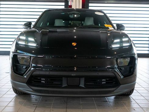 Certified 2025 Porsche Macan 4S Electric AWD/4WD image 6