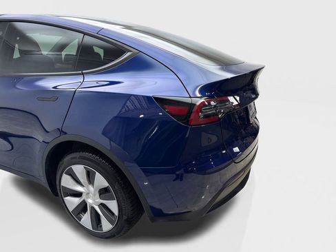 Used 2023 Tesla Model Y Long Range AWD/4WD image 17