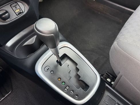 Used 2017 Toyota Yaris L image 35