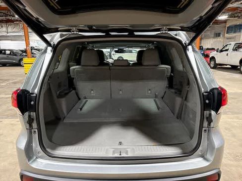 Certified 2017 Toyota Highlander XLE FWD image 11