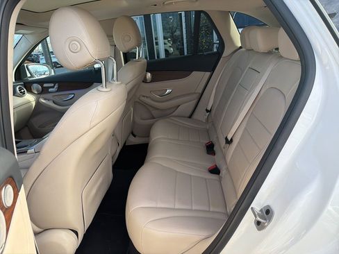 Used 2021 Mercedes-Benz GLC 300 4MATIC image 11