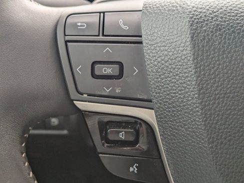 Used 2025 Toyota Camry SE w/ Convenience Package image 25