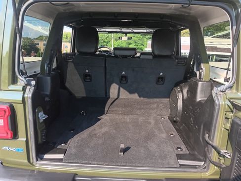 Used 2023 Jeep Wrangler Unlimited Sahara w/ Cold Weather Group AWD/4WD image 32