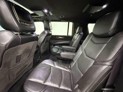 Used 2017 Cadillac Escalade ESV Platinum AWD/4WD image 16